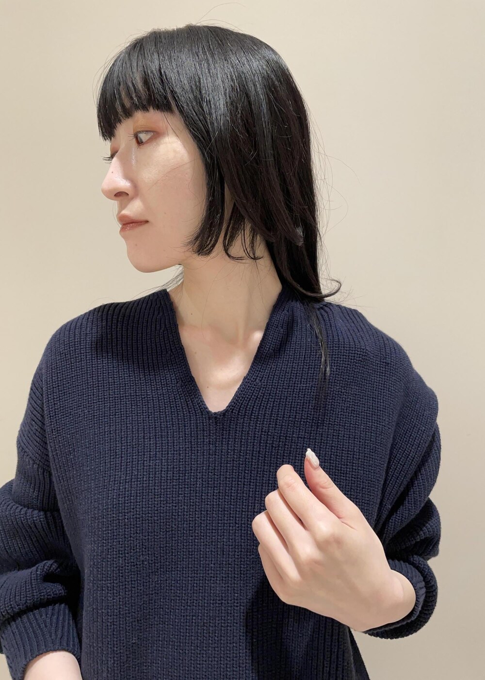 「ショルダーバッグ、ハンドバッグ、グリーン、ミニ、巾着、ミント、ライトグリーン、ワンハンドル、プルオーバー、ニット、長袖、ネイビー、Vネック、ホワイト、パンツ」｜「ROPE'のレザーポインテッドパンプス（パンプス、ベージュ系）」を使った、mm＊さん（レディース・161cm）の冬コーディネートの5枚目の写真