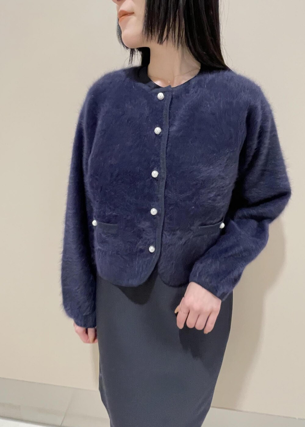 「ニット、ネイビー、クルーネック、カーディガン、セットアップ、ボタン、ワンピース、ブーツ、ロングブーツ、Knit 2023、ROPÉ、お出かけ、きれいめ、セレモニー、オケージョン」｜「ROPE'のリアルレザーヒールロングブーツ（ブーツ、ブラック系）」を使った、mm＊さん（レディース・161cm）の秋コーディネートの8枚目の写真