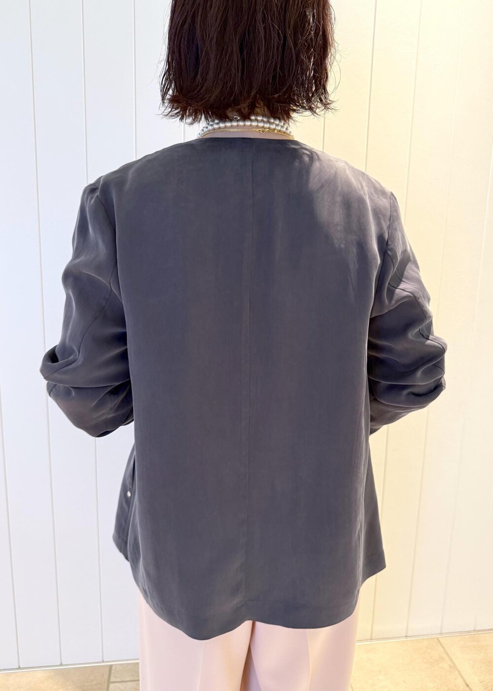 「春コーデ、初夏コーデ、お仕事コーデ、お出かけコーデ、大人カジュアル、パンツスタイル、体型カバー、ROPÉ、ウェーブ、ブルべ冬、混合、トップス、Tシャツ/カットソー、ジャケット/アウター、ノーカラージャケット」｜「E'PORの【A4対応】【通勤】【E'POR】Y BAG Shoulder Large（サイドジップショルダーバッグ）【WEB限定/一部店舗限定】【雑誌掲載】（ショルダーバッグ、ブラック系）」を使った、mm＊さん（レディース・161cm）の春コーディネートの7枚目の写真
