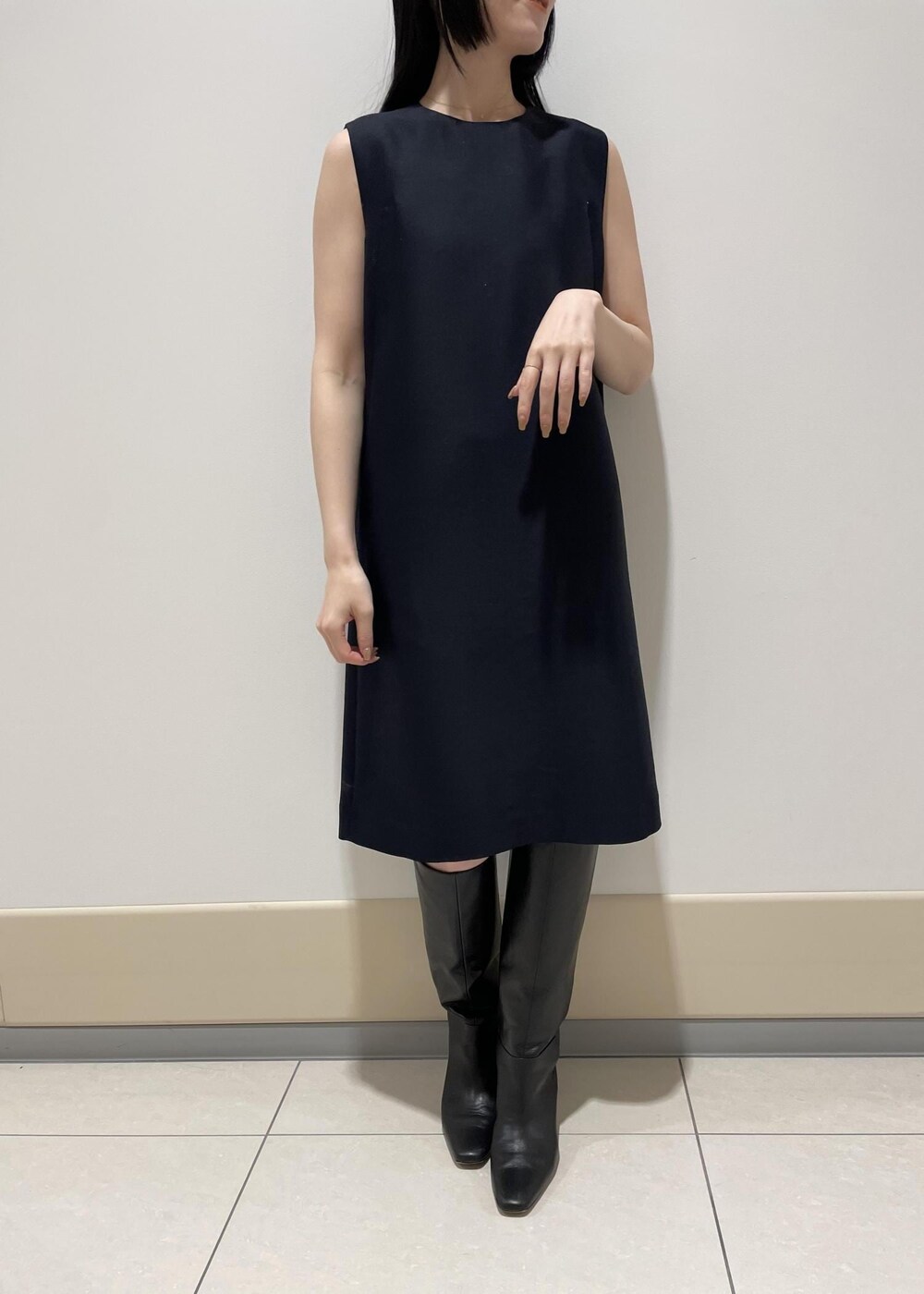 「ニット、ネイビー、クルーネック、カーディガン、セットアップ、ボタン、ワンピース、ブーツ、ロングブーツ、Knit 2023、ROPÉ、お出かけ、きれいめ、セレモニー、オケージョン」｜「ROPE'のリアルレザーヒールロングブーツ（ブーツ、ブラック系）」を使った、mm＊さん（レディース・161cm）の秋コーディネートの6枚目の写真