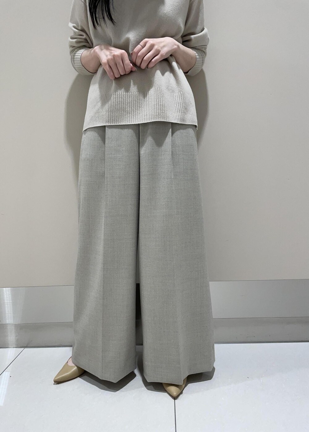 「ハンドバッグ、レッド、ミニ、ボルドー、ワンハンドル、ベージュ、ニット、ボトルネック、長袖、ワイド、パンツ、十分丈、Knit 2023、ROPÉ、パンプス」｜「ROPE'のレザーポインテッドパンプス（パンプス、ベージュ系）」を使った、mm＊さん（レディース・161cm）の秋コーディネートの9枚目の写真