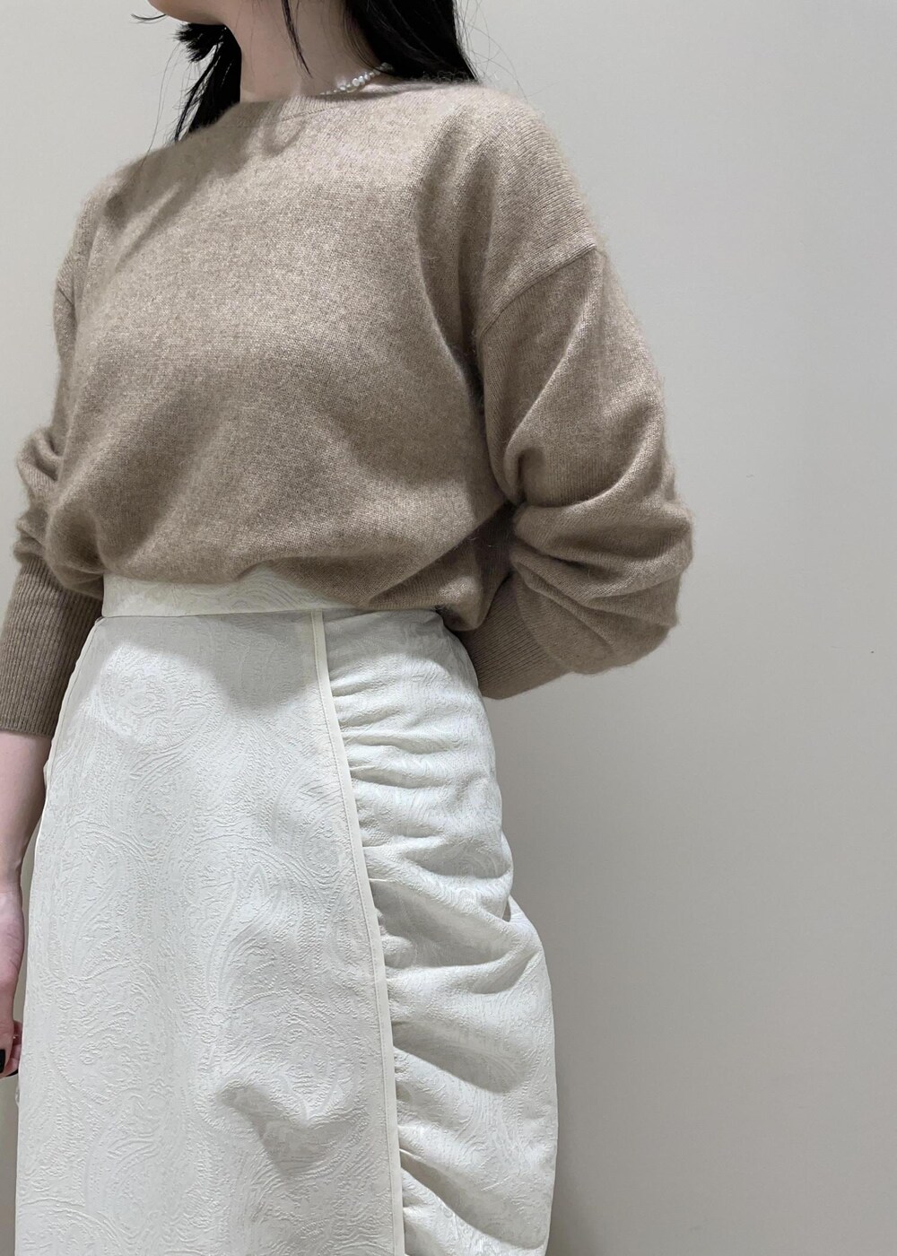 「Knit 2023、ROPÉ、MONOGRAM BAG、ニット、スカート、ブーツ、ロングブーツ、通勤、オフィスカジュアル、きれいめカジュアル、大人カジュアル、フェミニン、セレモニー、オケージョン、パーティー」｜「ROPE'の【雑誌掲載】RPフォルドロックメタルフラップショルダー（ショルダーバッグ、ブラウン系）」を使った、mm＊さん（レディース・161cm）の秋コーディネートの6枚目の写真