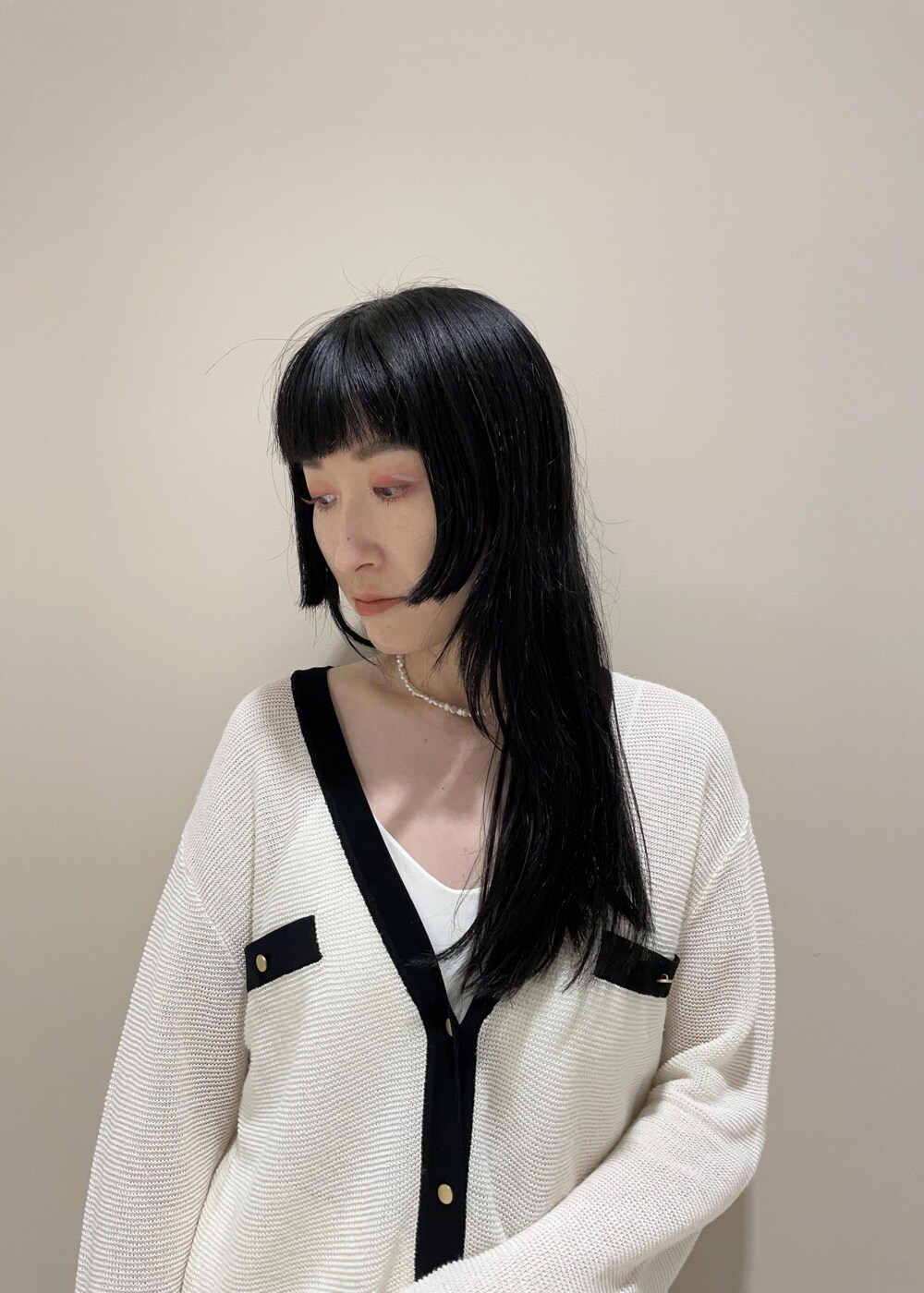 「ホワイト、ショルダーバッグ、ミニ、ニット、パンツ、テーパード、サンダル、ヒール、ROPÉ、ÉPOR、Y BAG、MONOGRAM BAG、カーディガン、セール、通勤」｜「ROPE'のナロークロスストラップヒールサンダル（サンダル、ブラック系）」を使った、mm＊さん（レディース・161cm）の夏コーディネートの6枚目の写真