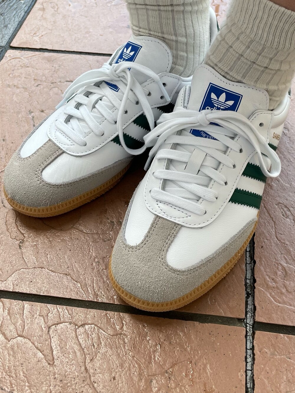 「スニーカー、adidas、アディダス、デニムパンツ、adidas originals、デニムショーツ、クロップドトップス、長袖Tシャツ、サンバ、クセニア・シュナイダー」｜「adidasの長袖クロップドジャージー / アディダスオリジナルス adidas Originals（Tシャツ/カットソー、ブラック系）」を使った、TCさん（レディース・156cm）の春コーディネートの6枚目の写真