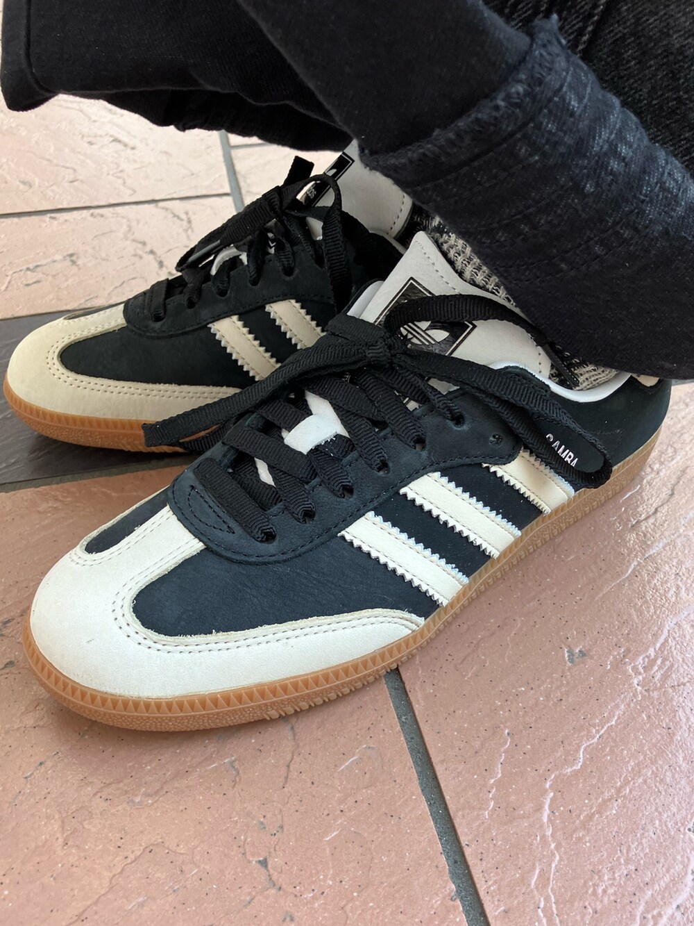 「スニーカー、セットアップ、adidas、アディダス、ワイドパンツ、デニムパンツ、adidas originals、トラックジャケット、サンバ、トラックトップ」｜「adidasのファッション モントリオール デニム トラックトップ / アディダスオリジナルス adidas Originals（デニムジャケット、ブラック系）」を使った、TCさん（レディース・156cm）の春コーディネートの5枚目の写真