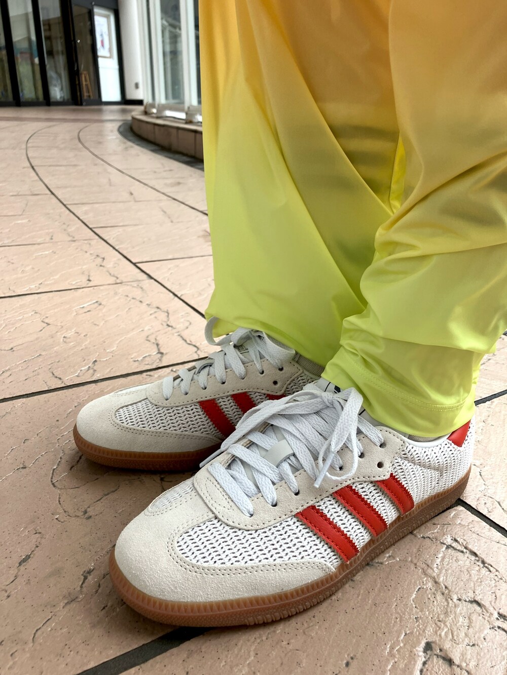 「スニーカー、Tシャツ、adidas、アディダス、ワイドパンツ、グラフィック、adidas originals、アディダスオリジナルス、半袖Ｔシャツ、サンバ」｜「adidasのグラフィック ファイア トレフォイルTシャツ / アディダスオリジナルス adidas Originals（Tシャツ/カットソー、ホワイト系）」を使った、TCさん（レディース・156cm）の春コーディネートの6枚目の写真