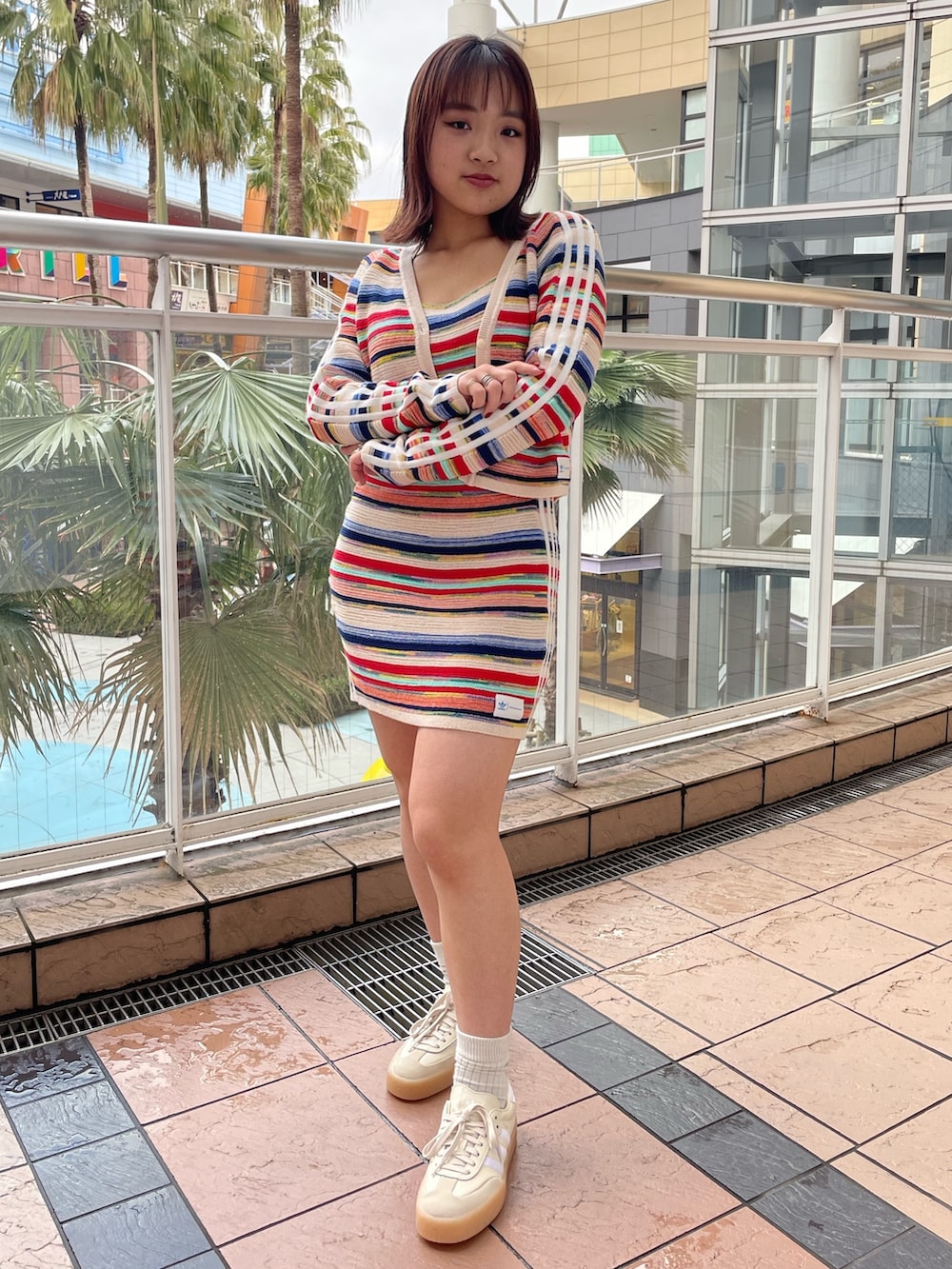 「ニット、ワンピース、adidas、アディダス、adidas originals、厚底スニーカー、カーティガン、サンバ、クセニア・シュナイダー、SAMBAE」｜「adidasのKSENIASCHNAIDER ニットカーディガン（トップス、その他）」を使った、TCさん（レディース・156cm）の春コーディネートの2枚目の写真
