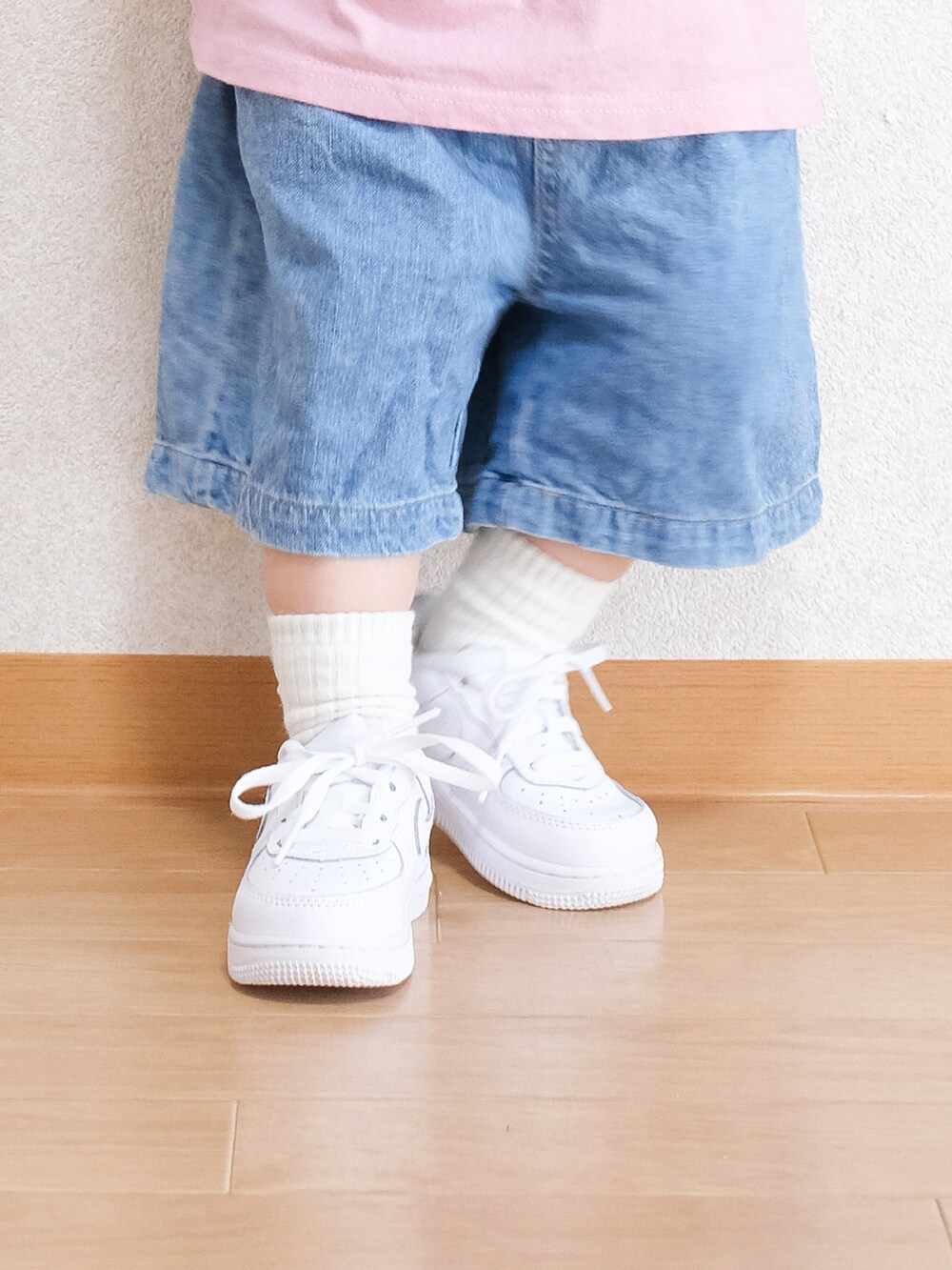 「夏コーデ、Tシャツ、Tシャツ×デニム、ピンク、デニム、デニムパンツ、ハーフパンツ、男の子ファッション、キャップ、キッズコーデ、キッズファッション、1歳、プリントT」｜「MARKEY'Sのアイテム（Tシャツ/カットソー、ピンク系）」を使った、ITSUKIさん（キッズ・80cm）の夏コーディネートの3枚目の写真