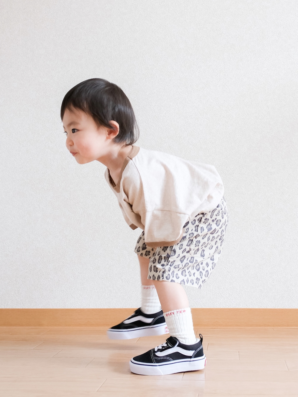「夏コーデ、お洒落さんとつながりたい、男の子、キッズコーデ、半袖シャツ、ハーフパンツ、レオパード、BREEZE、VANS、スニーカー、お出かけコーデ日記、1歳7ヶ月」｜「BREEZEの総柄ウエストコードハーフパンツ_5分丈（その他パンツ、ベージュ系）」を使った、ITSUKIさん（キッズ・80cm）の夏コーディネートの5枚目の写真