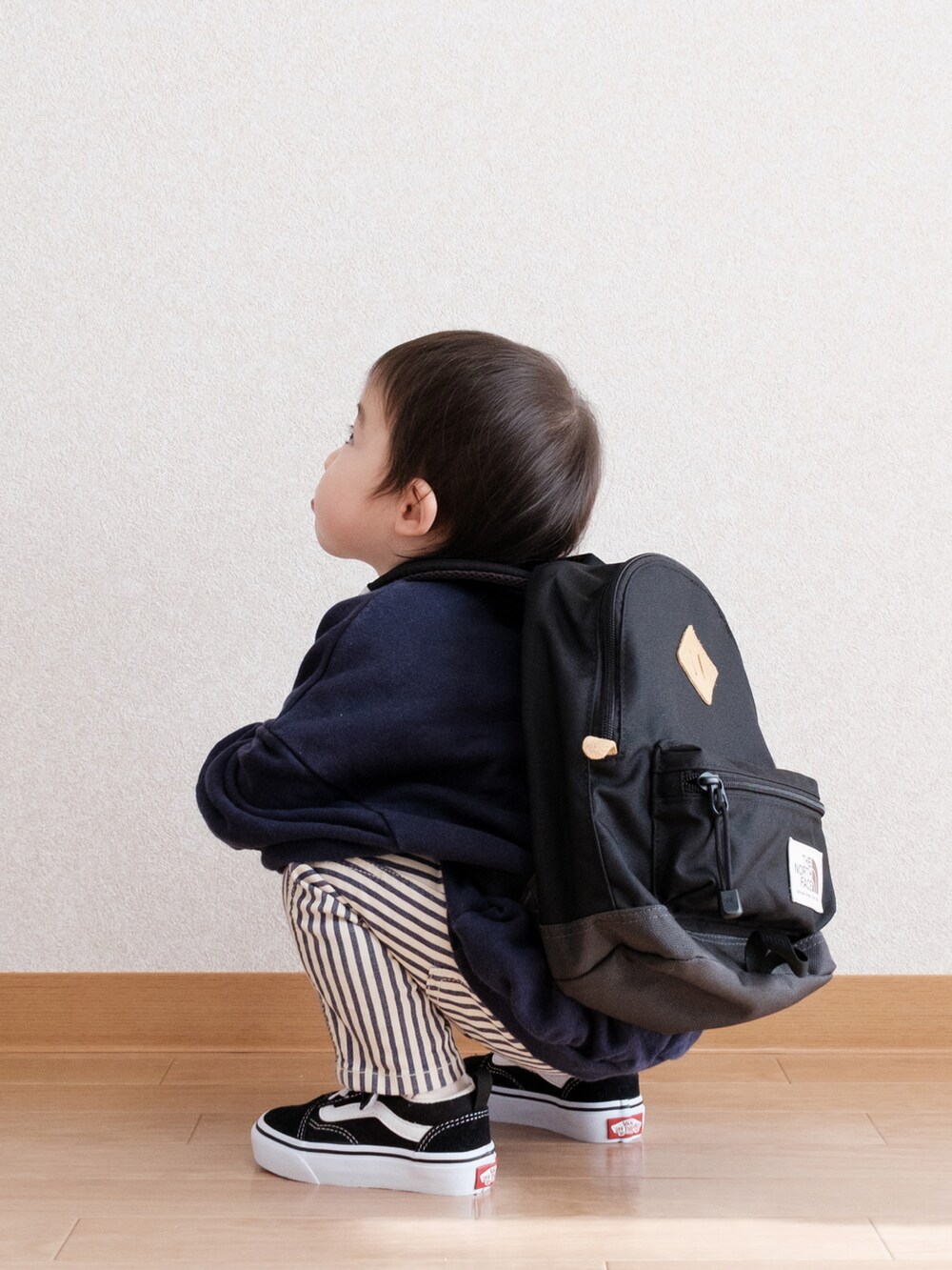 「春服みてみて、スウェット、ビッグシルエット、ゆるコーデ、韓国子供服、ストライプ、ストライプパンツ、スニーカー、スニーカーコーデ、オールドスクール、VANS、リュック、ノースフェイス、1歳、ロゴスウェット」｜「digreenのアイテム（スウェット、ブルー系）」を使った、ITSUKIさん（キッズ・80cm）の春コーディネートの4枚目の写真