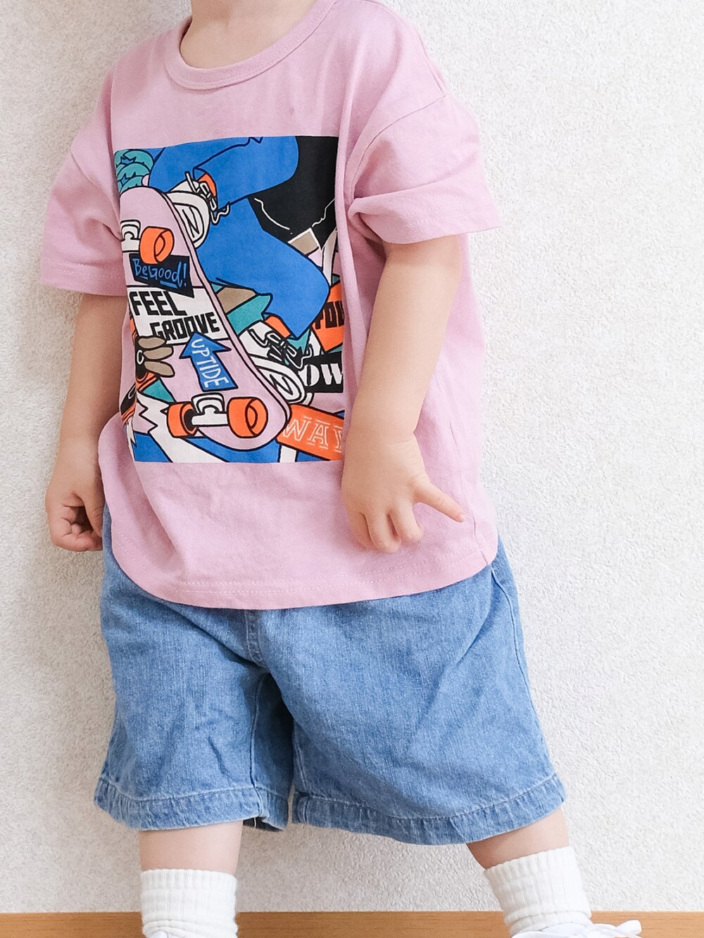 「夏コーデ、Tシャツ、Tシャツ×デニム、ピンク、デニム、デニムパンツ、ハーフパンツ、男の子ファッション、キャップ、キッズコーデ、キッズファッション、1歳、プリントT」｜「MARKEY'Sのアイテム（Tシャツ/カットソー、ピンク系）」を使った、ITSUKIさん（キッズ・80cm）の夏コーディネートの2枚目の写真