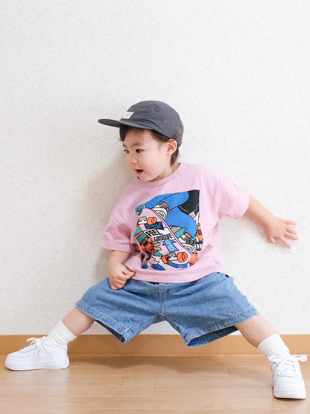 「夏コーデ、Tシャツ、Tシャツ×デニム、ピンク、デニム、デニムパンツ、ハーフパンツ、男の子ファッション、キャップ、キッズコーデ、キッズファッション、1歳、プリントT」｜「MARKEY'Sのアイテム（Tシャツ/カットソー、ピンク系）」を使った、ITSUKIさん（キッズ・80cm）の夏コーディネートの5枚目の写真
