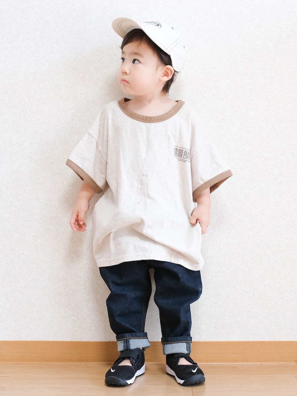「Tシャツコーデ、オーバーサイズ、韓国子供服、キャップ、デニム、デニムパンツ、ジーンズ、マーキーズ、markey's、サンダル、エアリフト、NIKE、夏コーデ、キッズコーデ、キッズファッション」｜「MARKEY'Sのアイテム（デニムパンツ、ブルー系）」を使った、ITSUKIさん（キッズ・80cm）の夏コーディネートの3枚目の写真