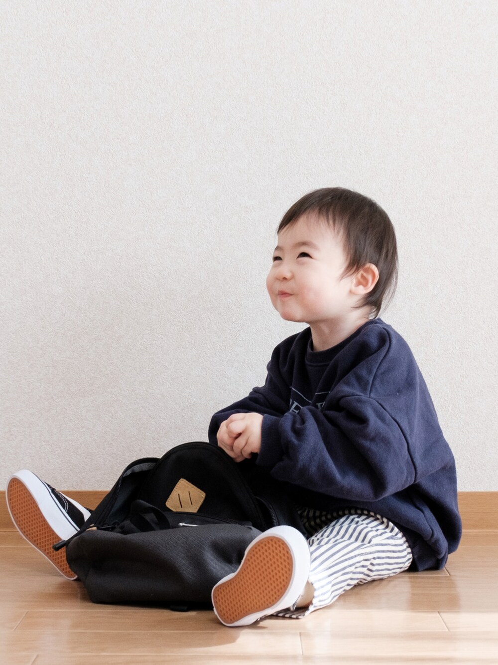「春服みてみて、スウェット、ビッグシルエット、ゆるコーデ、韓国子供服、ストライプ、ストライプパンツ、スニーカー、スニーカーコーデ、オールドスクール、VANS、リュック、ノースフェイス、1歳、ロゴスウェット」｜「digreenのアイテム（スウェット、ブルー系）」を使った、ITSUKIさん（キッズ・80cm）の春コーディネートの5枚目の写真