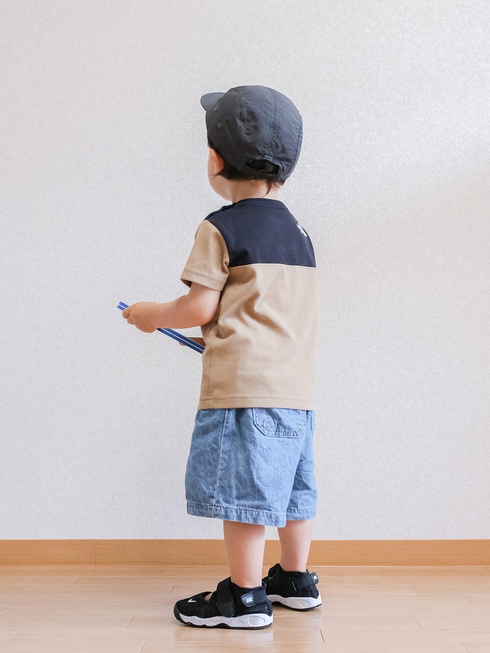 「このスタイルがお気に入り、男の子、ぼくのふく、公園、公園スタイル、Tシャツ、ハーフパンツ、デニム、夏コーデ、サンダル、エアリフト」｜「digreenのアイテム（デニムパンツ、ブルー系）」を使った、ITSUKIさん（キッズ・80cm）の夏コーディネートの2枚目の写真