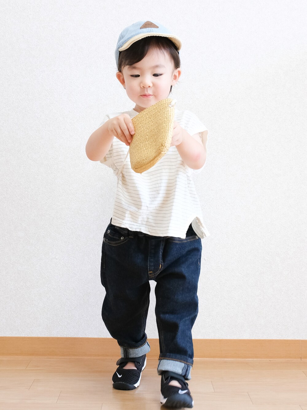 「お出かけコーデ、キッズコーデ、キャップ、タンクトップ、バースデイ、デニム、デニムパンツ、マーキーズ、サンダル、エアリフト、NIKE、1歳、男の子コーデ」｜「MARKEY'Sのアイテム（デニムパンツ、ブルー系）」を使った、ITSUKIさん（キッズ・80cm）の夏コーディネートの4枚目の写真
