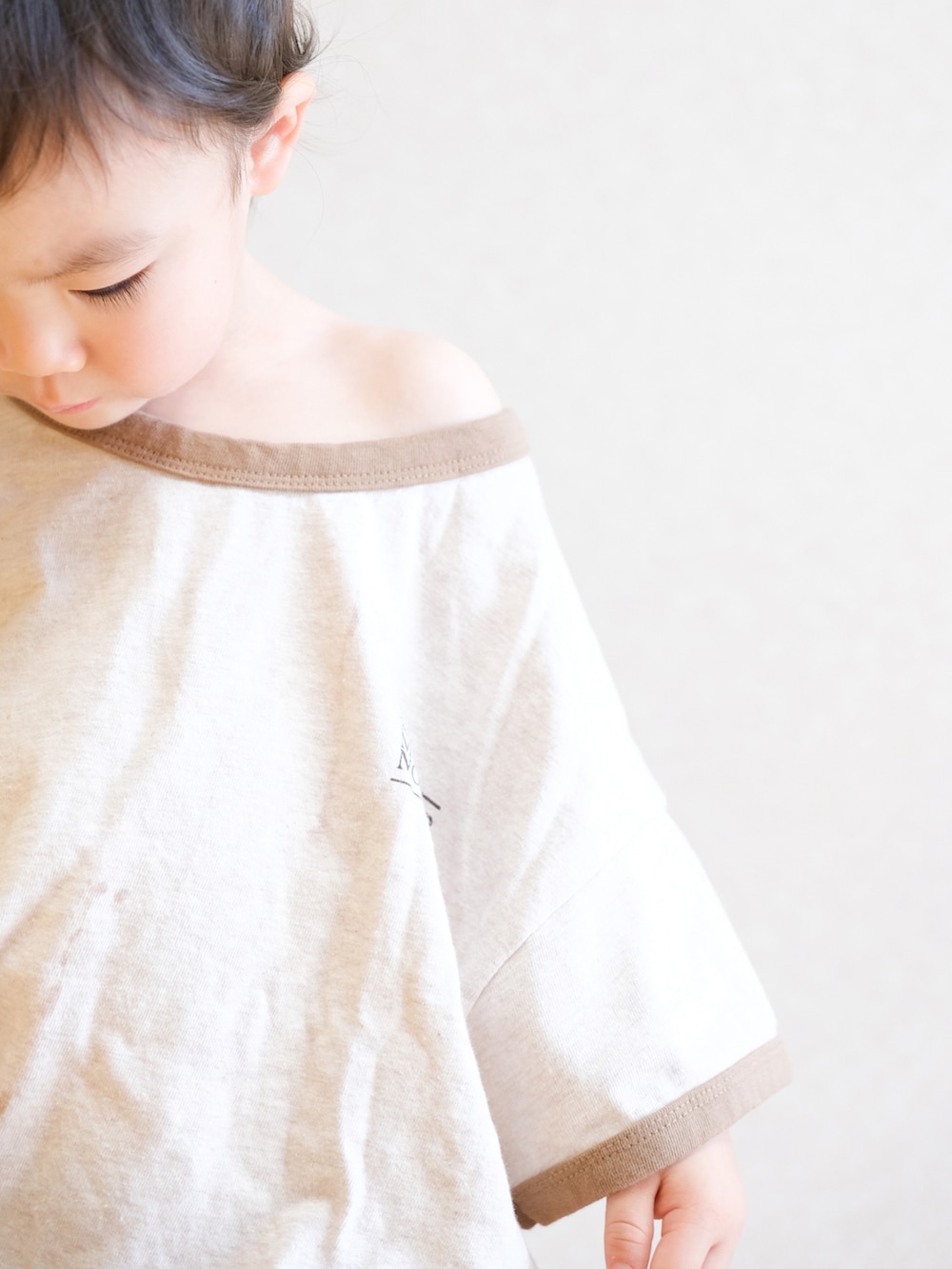「Tシャツコーデ、オーバーサイズ、韓国子供服、キャップ、デニム、デニムパンツ、ジーンズ、マーキーズ、markey's、サンダル、エアリフト、NIKE、夏コーデ、キッズコーデ、キッズファッション」｜「MARKEY'Sのアイテム（デニムパンツ、ブルー系）」を使った、ITSUKIさん（キッズ・80cm）の夏コーディネートの4枚目の写真