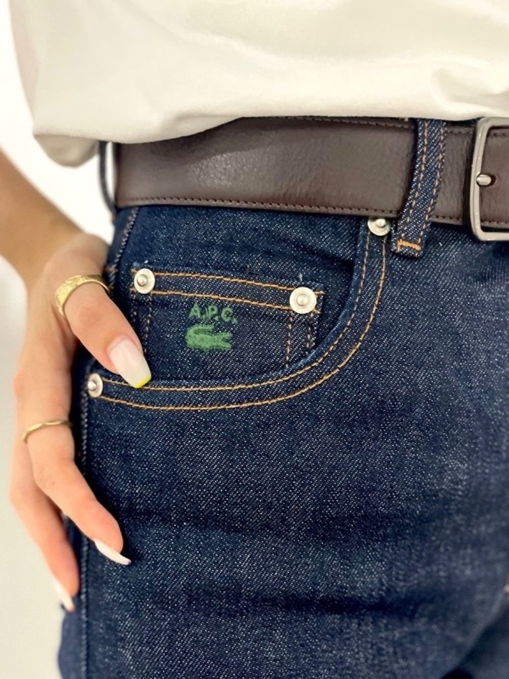 「LACOSTEの【LACOSTE/ラコステ】クルーネックTシャツ SLIM FIT スリムフィット（Tシャツ/カットソー、ホワイト系）」を使った、shibaoさん（レディース・159cm）の春コーディネートの5枚目の写真