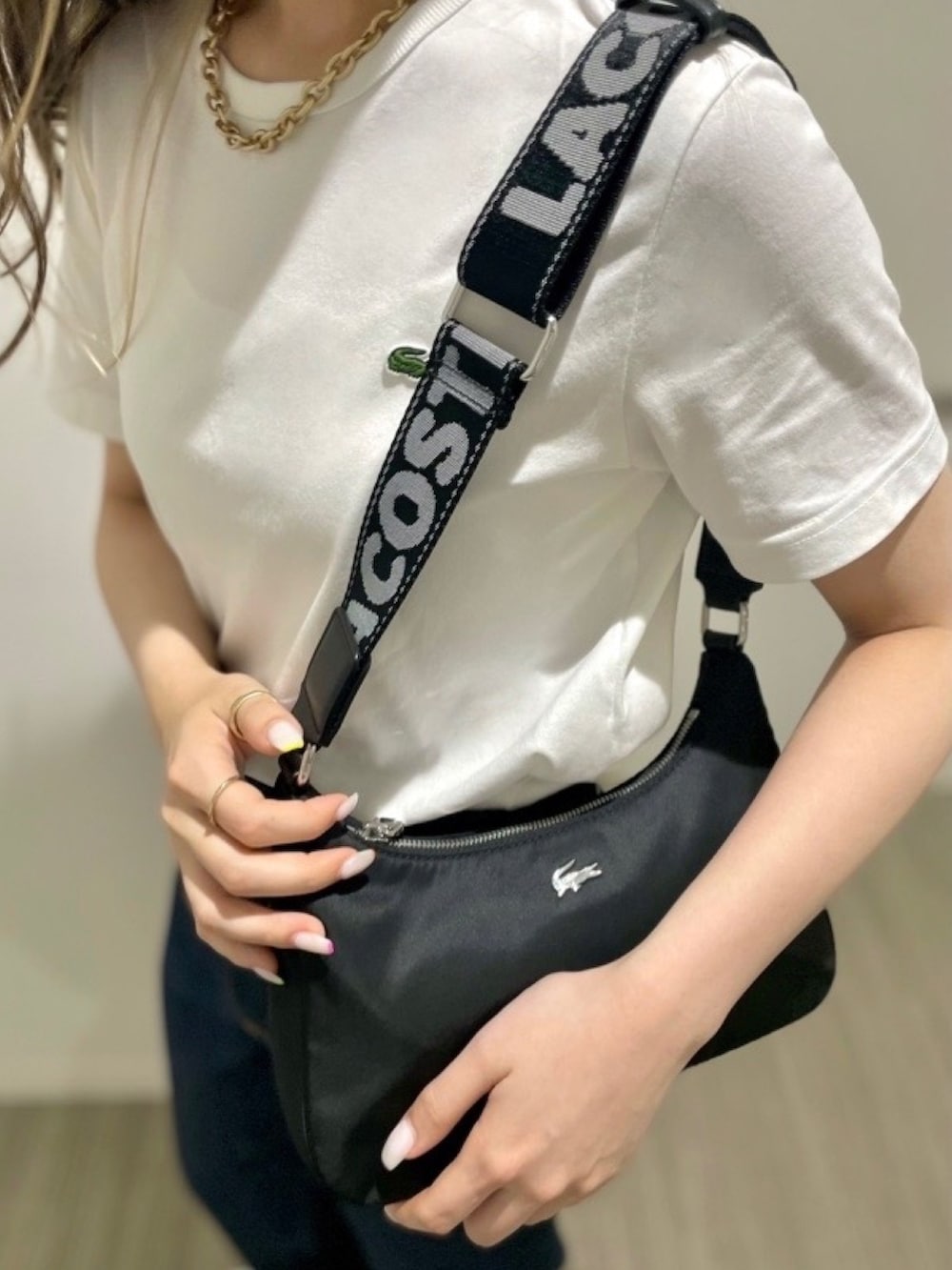 「LACOSTEの【LACOSTE/ラコステ】クルーネックTシャツ SLIM FIT スリムフィット（Tシャツ/カットソー、ホワイト系）」を使った、shibaoさん（レディース・159cm）の春コーディネートの6枚目の写真