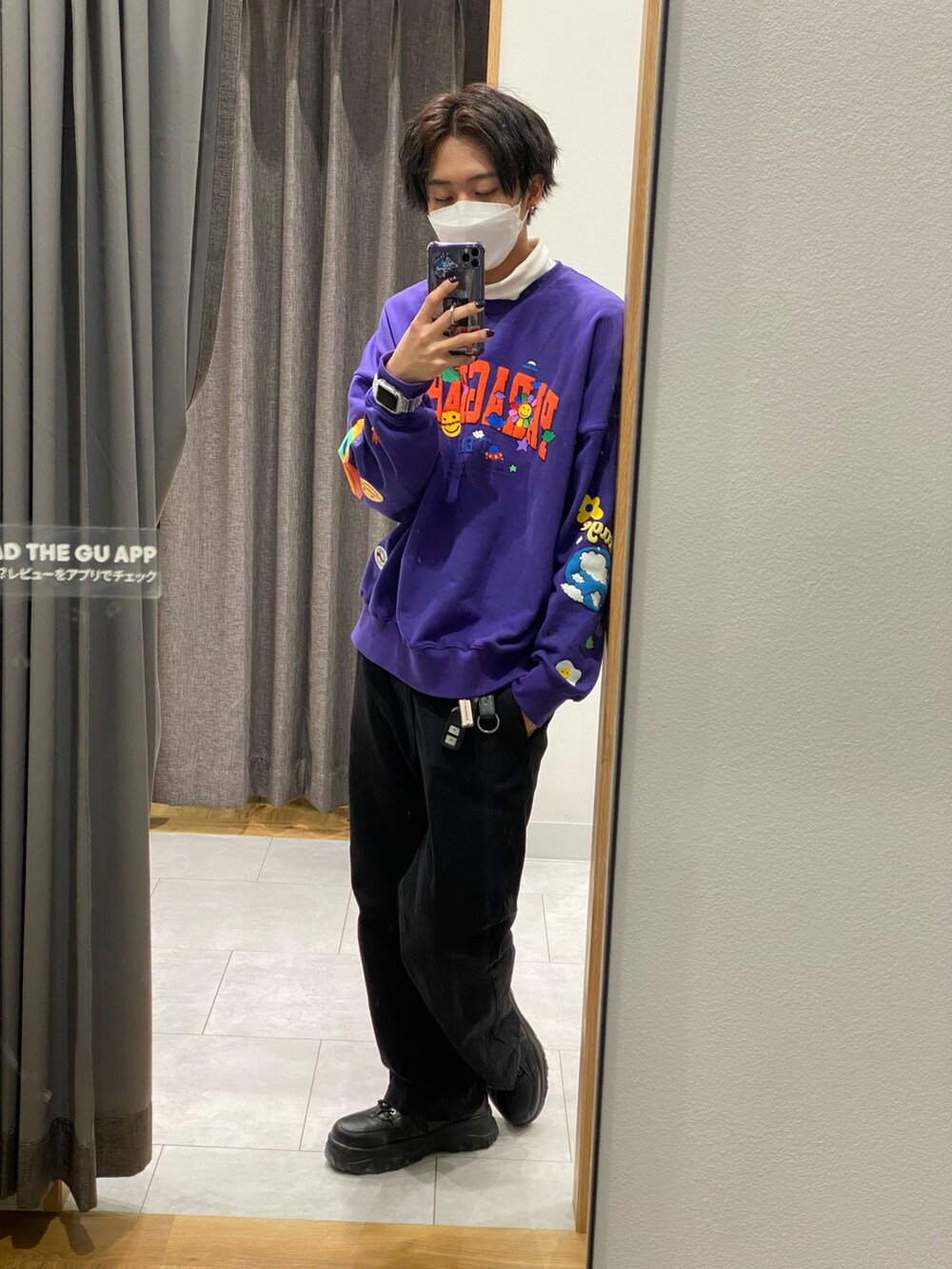 「タートルネック、トレーナー、UNIQLO、ciaopanic、ootd、ラフ、休日コーデ、ラクチンコーデ」｜「Paragraphの【Paragraph/パラグラフ】PARAGRAPH_NO.43 /Happy Logo Sweat/ハッピーロゴプルオーバースウェット（スウェット、パープル系）」を使った、ゆーすけさん（メンズ・178cm）の春コーディネートの2枚目の写真