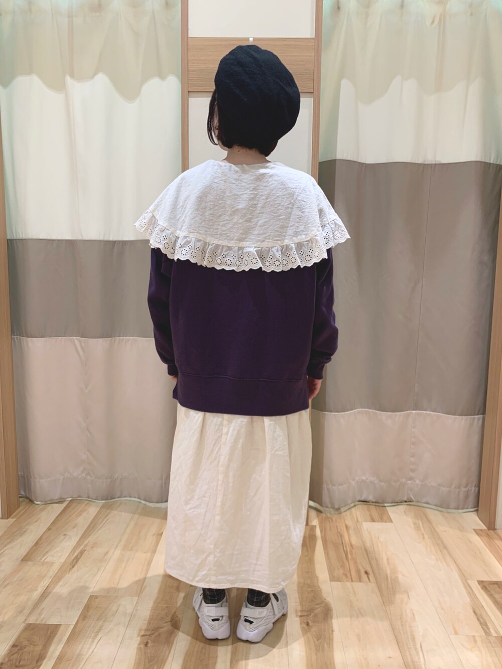 「古着、チェック、ベレー帽、SM2、パープル、ootd、低身長、カジュアルコーデ、エアリフト、ゆるコーデ、襟付きワンピース、サマンサ モスモス(Samansa Mos2)、秋冬コーデ、スウェット」｜「Samansa Mos2のウールバスクベレー（ハンチング/ベレー帽、ブラック系）」を使った、なかむらさん（レディース・152cm）の秋コーディネートの3枚目の写真