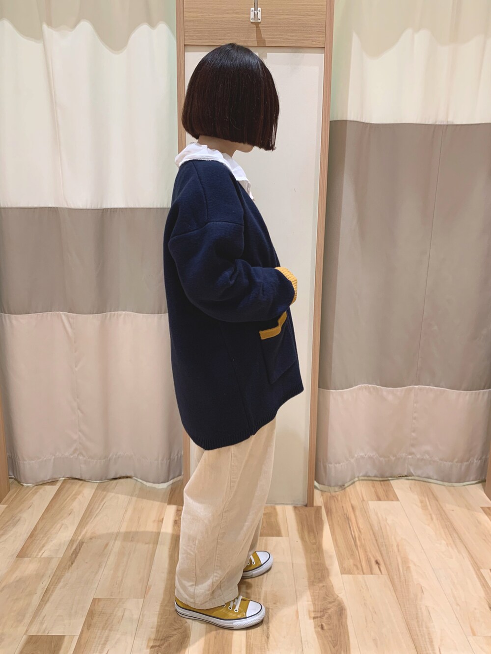 「カーディガン、カジュアル、SM2、コーデュロイパンツ、ワイドパンツ、メンズライク、ootd、ダテメガネ、襟フリル、低身長、ゆるコーデ、サマンサ モスモス(Samansa Mos2)、秋冬コーデ、LOGAN」|「Samansa Mos2の襟シフォンコットンボイルブラウス(シャツ/ブラウス、ホワイト系)」を使った、なかむらさん(レディース・152cm)の秋コーディネートの2枚目の写真