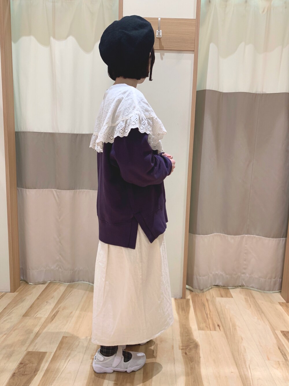 「古着、チェック、ベレー帽、SM2、パープル、ootd、低身長、カジュアルコーデ、エアリフト、ゆるコーデ、襟付きワンピース、サマンサ モスモス(Samansa Mos2)、秋冬コーデ、スウェット」｜「Samansa Mos2のウールバスクベレー（ハンチング/ベレー帽、ブラック系）」を使った、なかむらさん（レディース・152cm）の秋コーディネートの2枚目の写真