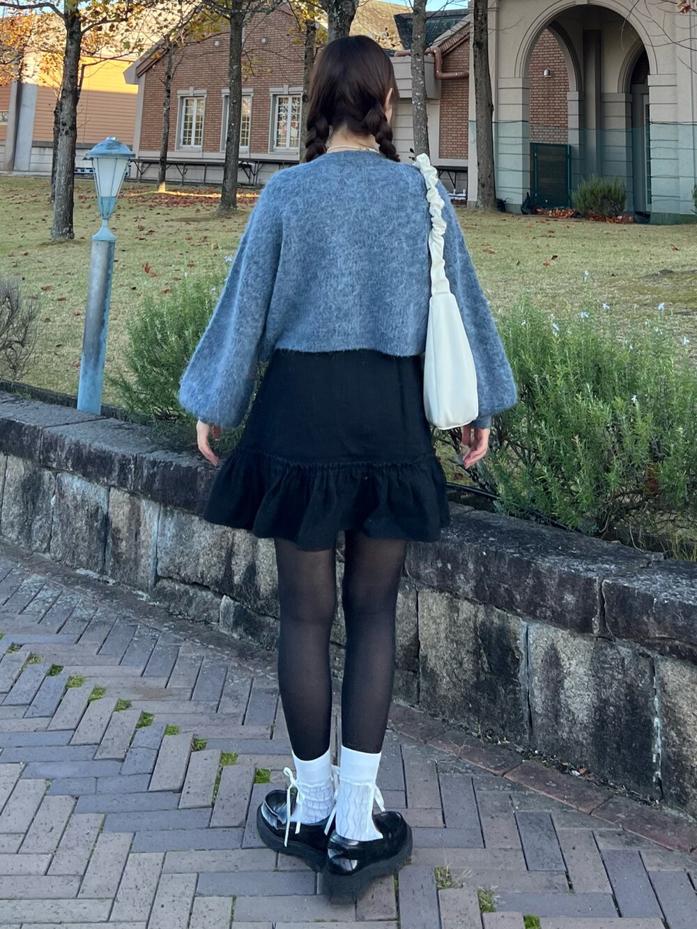 「最近のいい感じコーデ、秋コーデ、冬コーデ、デートコーデ、お出かけコーデ、レイヤードスタイル、アウトドアスタイル、休日スタイル、メガネ女子、モード、韓国ファッション、プチプラ、カーティガン、ミニスカート、ローファー」｜「UNIQLOのアイテム（ローファー、ブラック系）」を使った、sor_aroomさん（レディース・160cm）の秋コーディネートの4枚目の写真