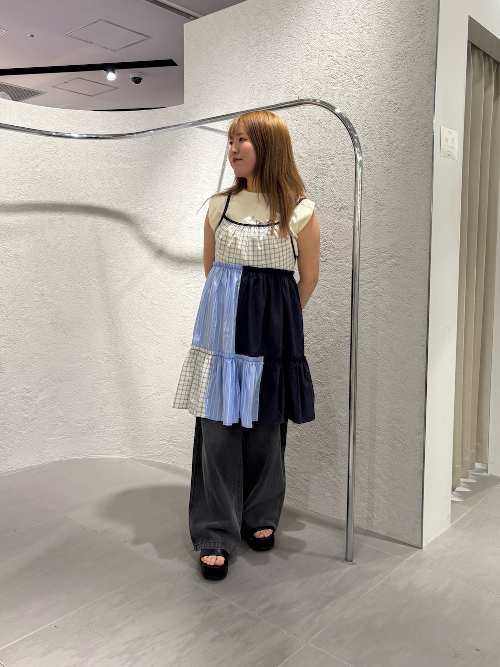 「KBF、kbf_ootd、低身長コーデ、骨格ストレート、20代、夏ワンピース、私のイチ推しブランド、newarrival」｜「KBFのパッチワークミニキャミワンピース（ワンピース、ブルー系）」を使った、miraiさん（レディース・152cm）の春コーディネートの2枚目の写真
