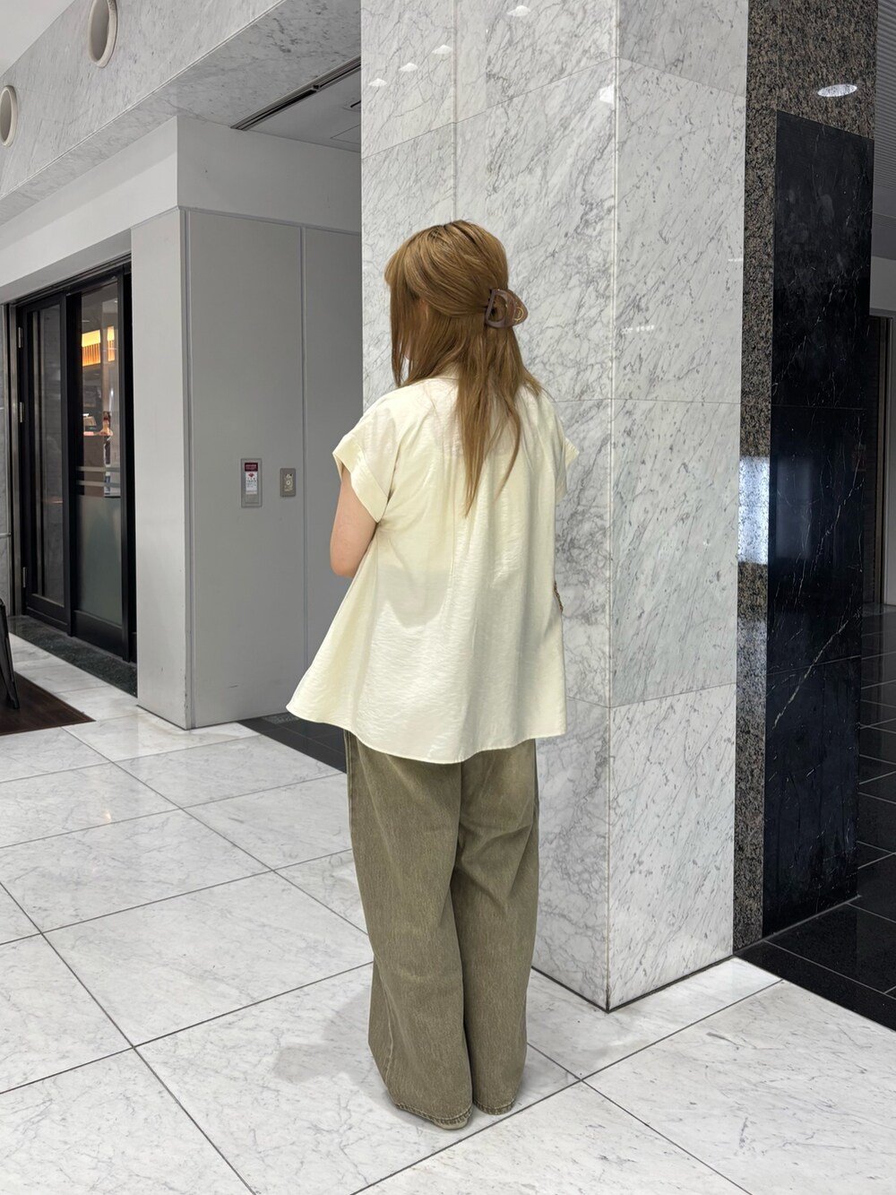 「KBF、kbf_ootd、低身長コーデ、骨格ストレート、20代、万能ブラウスコーデ、私のイチ推しブランド、newarrival」｜「KBFのスリーブレスタックフレアブラウス（シャツ/ブラウス、ホワイト系）」を使った、miraiさん（レディース・152cm）の夏コーディネートの4枚目の写真