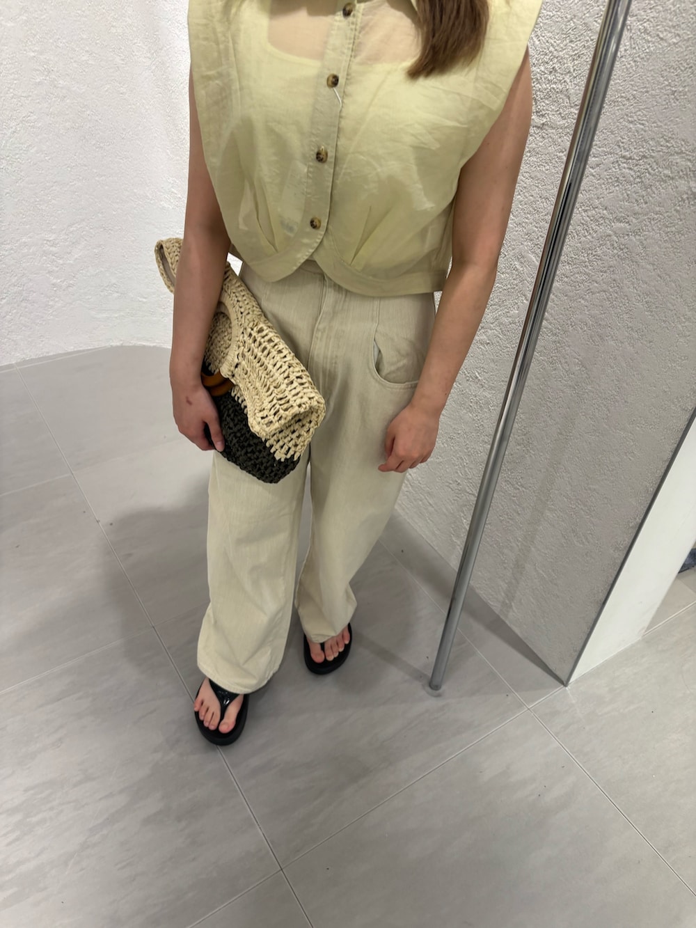 「KBF、kbf_ootd、低身長コーデ、骨格ストレート、20代、夏の涼しげパンツコーデ、私のイチ推しブランド、newarrival」｜「KBFの『3サイズ展開』BIGポケットデザインツイルパンツ（その他パンツ、ホワイト系）」を使った、miraiさん（レディース・152cm）の夏コーディネートの4枚目の写真