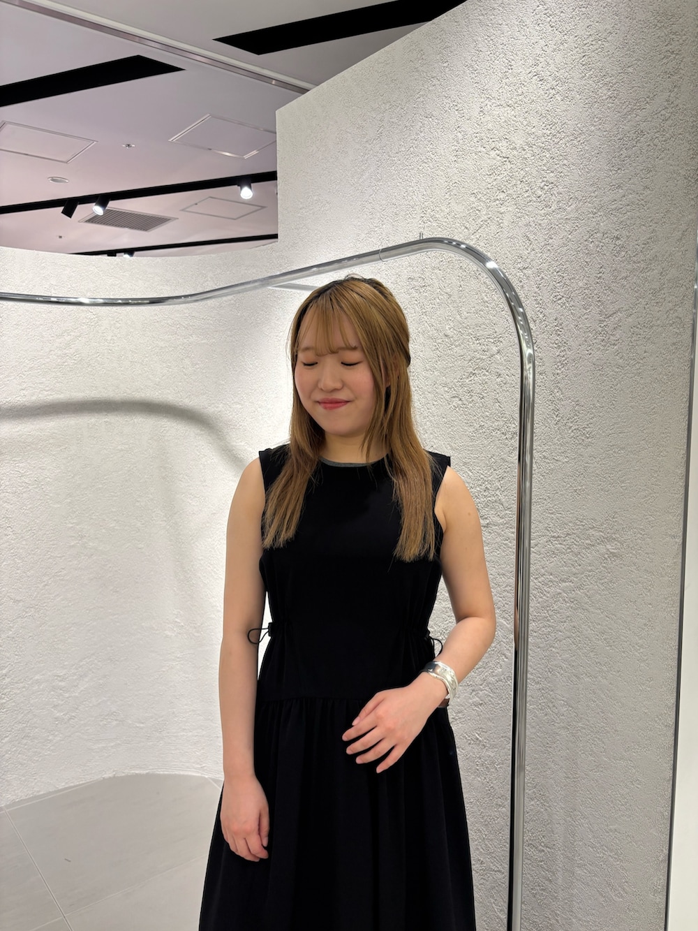 「KBF、kbf_ootd、低身長コーデ、骨格ストレート、20代、夏ワンピース、モノトーン、私のイチ推しブランド、newarrival」｜「KBFのノースリーブドロストワンピース（ワンピース、ブラック系）」を使った、miraiさん（レディース・152cm）の春コーディネートの4枚目の写真