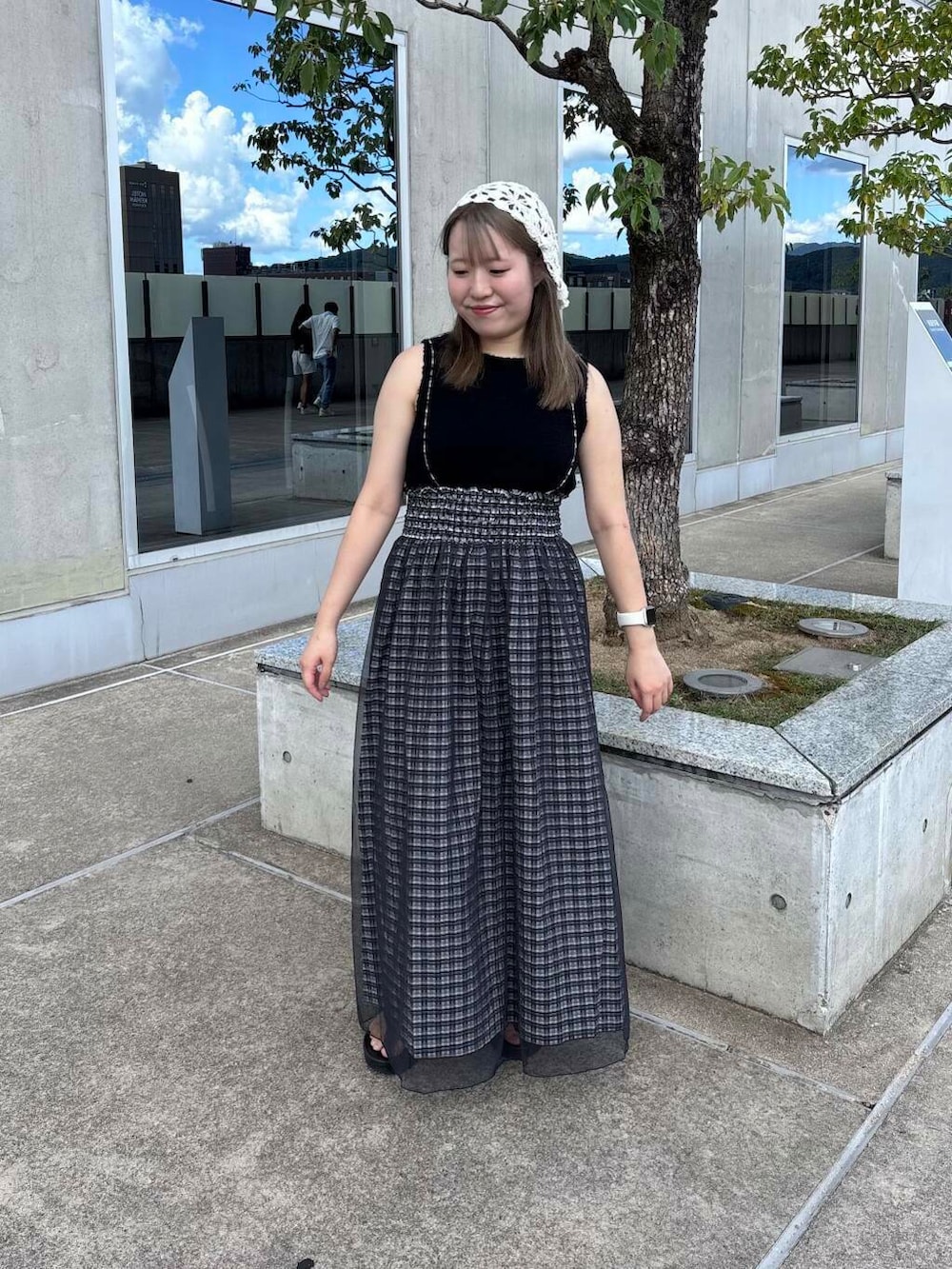 「kbf_ootd、KBF、newarrival、低身長コーデ、20代、骨格ストレート、夏のブラックコーデ、私のイチ推しブランド」｜「SMELLYのフラワークロシェボンネット（ニットキャップ/ビーニー、ホワイト系）」を使った、miraiさん（レディース・152cm）の夏コーディネートの2枚目の写真