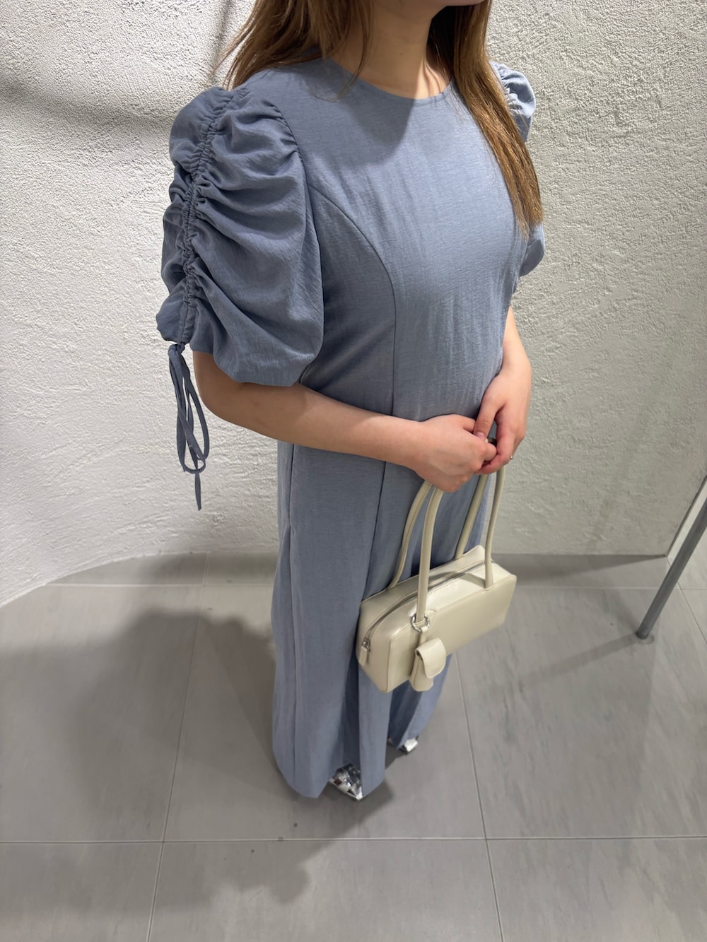 「KBF、kbf_ootd、低身長コーデ、骨格ストレート、20代、サンダルコーデ、夏ワンピース、私のイチ推しブランド、newarrival」｜「KBFのドロストスリーブワンピース（ワンピース、ブルー系）」を使った、miraiさん（レディース・152cm）の春コーディネートの4枚目の写真