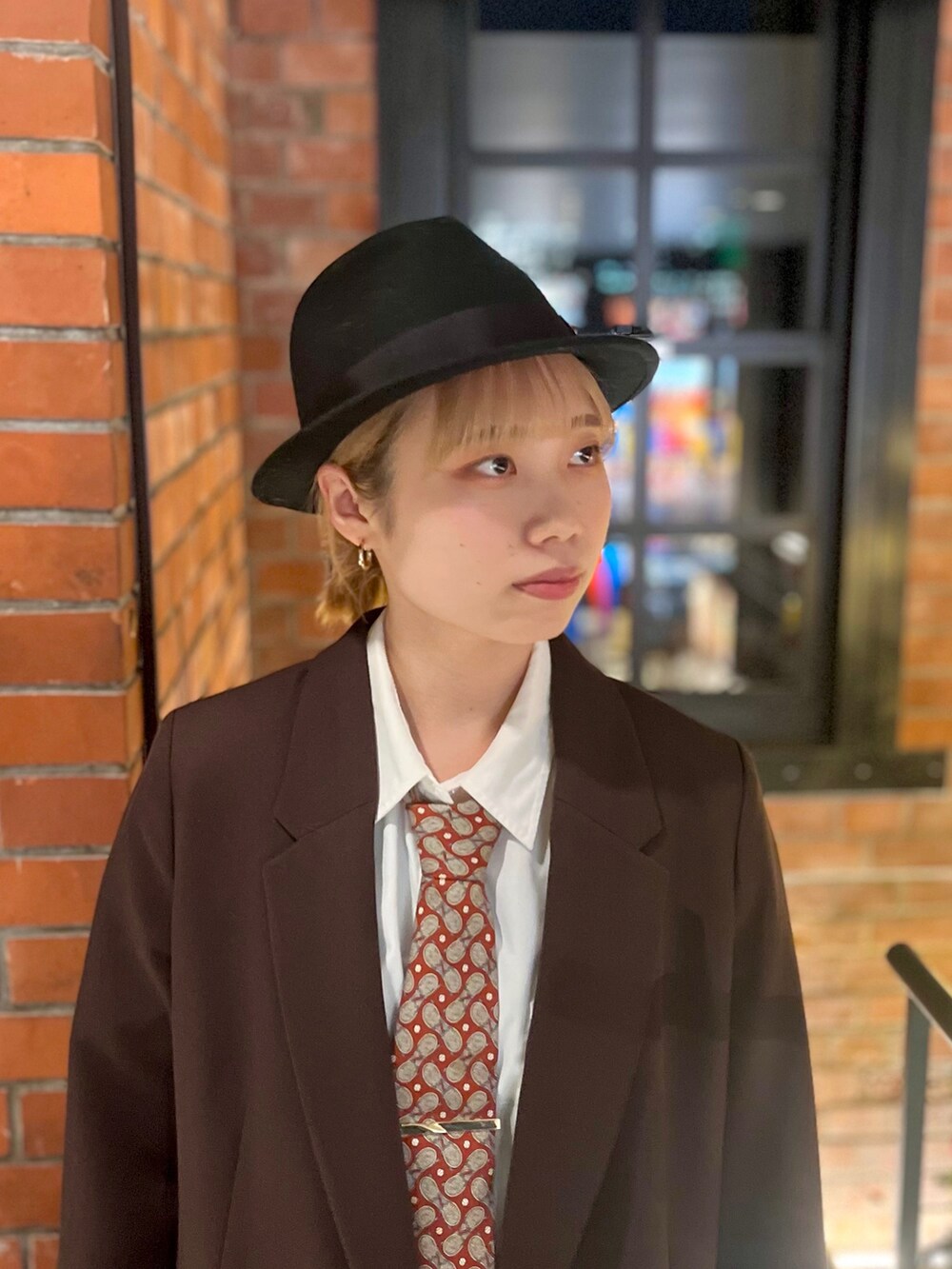 「冬コーデ、ハット、帽子、大人コーデ、大人女子、ブーツ、ジャケット、ネクタイ、古着MIX、古着、チェック、override、メンズライク、キレイめ、マニッシュ」｜「OVERRIDEの【OVERRIDE】FELT FEDORA S.BRIM / 【オーバーライド】フェルト　フェドラ　ショートブリム（ハット、ブラック系）」を使った、popuriさん（骨格ストレート・レディース・161cm）の冬コーディネートの2枚目の写真
