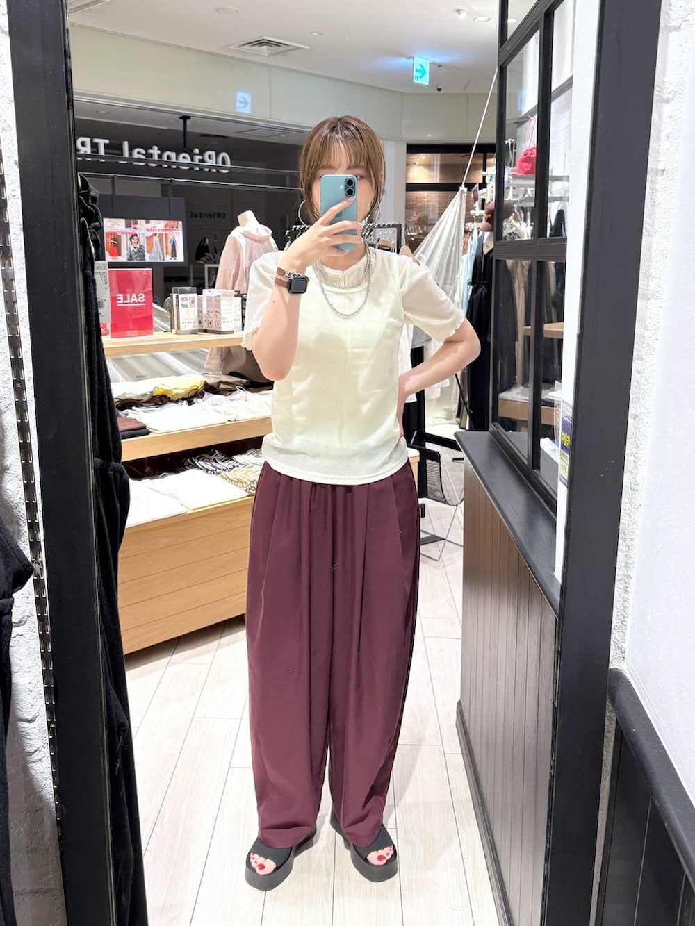 「カジュアル、きれいめ、ヘルシー、大人女子カジュアル_LOWRYS FARM、ローリーズスタイル_LOWRYS FARM」｜「LOWRYS FARMのカンドウフィットニットサンダル 283661（サンダル、ブラック系）」を使った、もりこさん（レディース・164cm）の夏コーディネートの3枚目の写真
