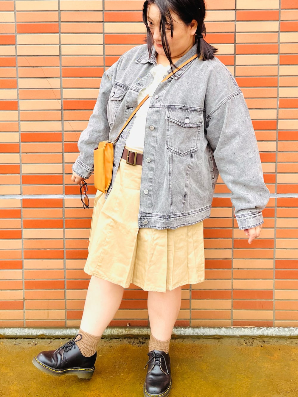 「春めき満開コーデ、ジャケット、シンプルスタイル、ぽっちゃりコーデ、プラスサイズ」｜「noannuのアイテム（デニムジャケット、ブラック系）」を使った、んーまっさん（骨格ストレート・レディース・154cm）の春コーディネートの2枚目の写真