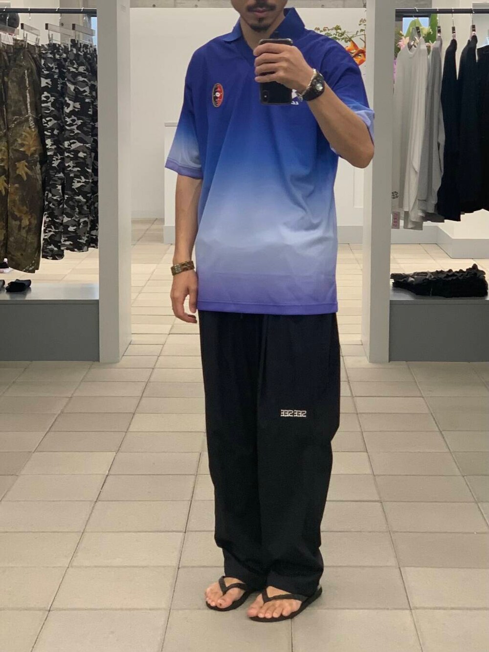 「大人カジュアル、ブルー、夏コーデ、リラックス、グラデーション、ゲームシャツ、大人リラックス、lotto」｜「LOTTOのLOTTO　GRADATION GAME SHIRTS（Tシャツ/カットソー、ブルー系）」を使った、KUROKAWA DAIKIさん（メンズ・168cm）の夏コーディネートの2枚目の写真