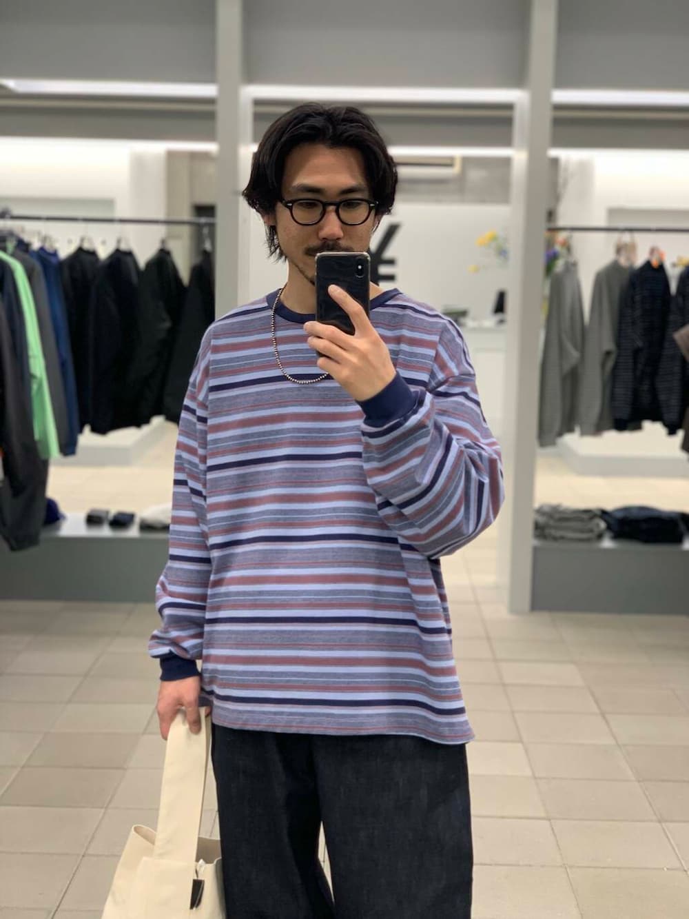 「lee、大人カジュアル、デニム、ワイドパンツ、vans、スラックス、オーバーサイズ、春コーデ、スニーカーコーデ、デニムコーデ、リラックス、URBS、ポリプロイド、大人リラックス、スタッフが狙う春の新作」｜「Leeの『別注』Lee101×URBAN RESEARCH　COWBOYPANTS（デニムパンツ、ブルー系）」を使った、KUROKAWA DAIKIさん（メンズ・168cm）の冬コーディネートの2枚目の写真