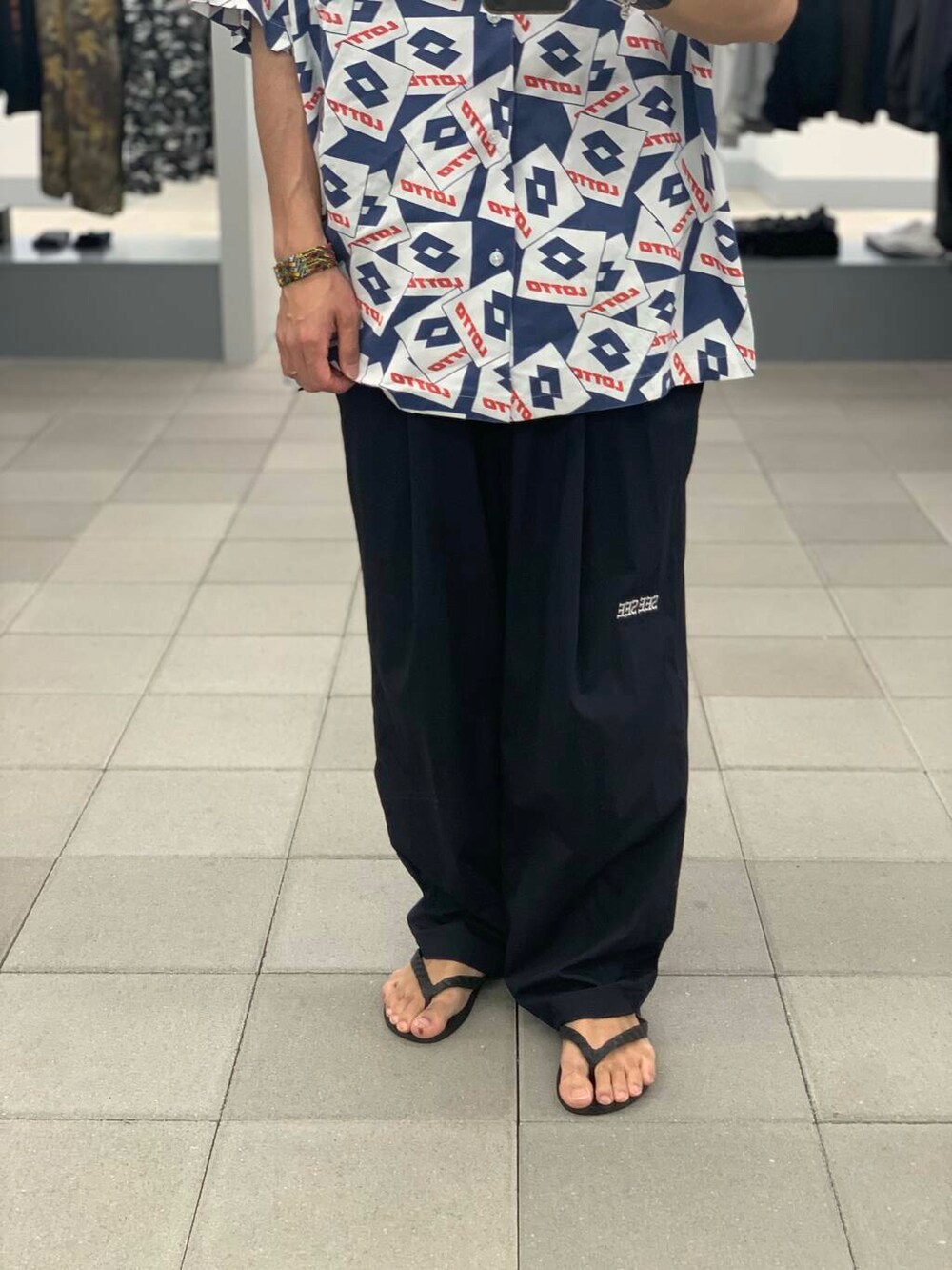「シャツ、大人カジュアル、柄シャツ、夏コーデ、リラックス、シャツコーデ、大人リラックス、lotto」｜「LOTTOのLOTTO　LOGO PATTERNED O/C SHIRTS（シャツ/ブラウス、ブルー系）」を使った、KUROKAWA DAIKIさん（メンズ・168cm）の夏コーディネートの4枚目の写真
