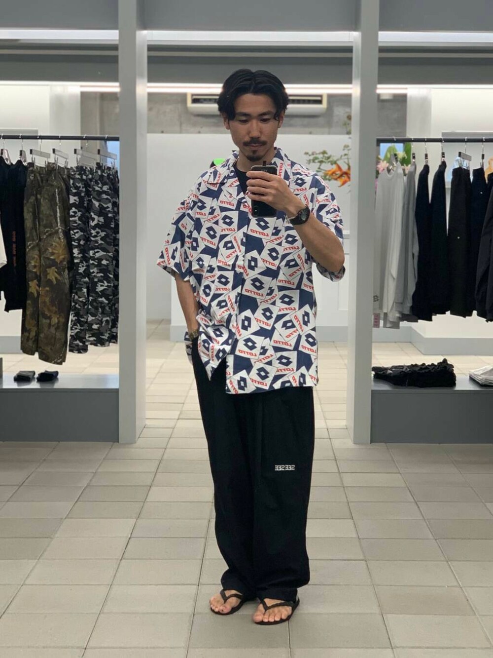 「シャツ、大人カジュアル、柄シャツ、夏コーデ、リラックス、シャツコーデ、大人リラックス、lotto」｜「LOTTOのLOTTO　LOGO PATTERNED O/C SHIRTS（シャツ/ブラウス、ブルー系）」を使った、KUROKAWA DAIKIさん（メンズ・168cm）の夏コーディネートの2枚目の写真
