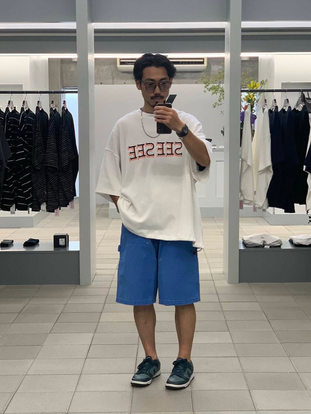「大人カジュアル、オーバーサイズ、夏コーデ、ショーツ、リラックス、tシャツコーデ、ドローコード、ショーツコーデ、大人リラックス、lotto、ロット、カラーショーツ」｜「LOTTOのLOTTO　DOUBLE KNEE SHORTS（その他パンツ、ブルー系）」を使った、KUROKAWA DAIKIさん（メンズ・168cm）の夏コーディネートの2枚目の写真