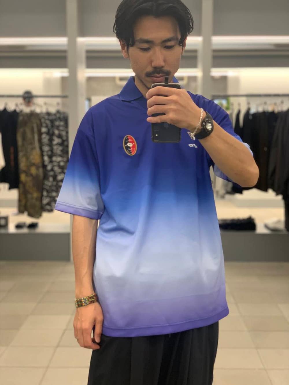 「大人カジュアル、ブルー、夏コーデ、リラックス、グラデーション、ゲームシャツ、大人リラックス、lotto」｜「LOTTOのLOTTO　GRADATION GAME SHIRTS（Tシャツ/カットソー、ブルー系）」を使った、KUROKAWA DAIKIさん（メンズ・168cm）の夏コーディネートの5枚目の写真
