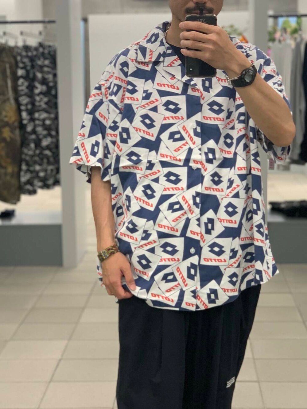 「シャツ、大人カジュアル、柄シャツ、夏コーデ、リラックス、シャツコーデ、大人リラックス、lotto」｜「LOTTOのLOTTO　LOGO PATTERNED O/C SHIRTS（シャツ/ブラウス、ブルー系）」を使った、KUROKAWA DAIKIさん（メンズ・168cm）の夏コーディネートの3枚目の写真