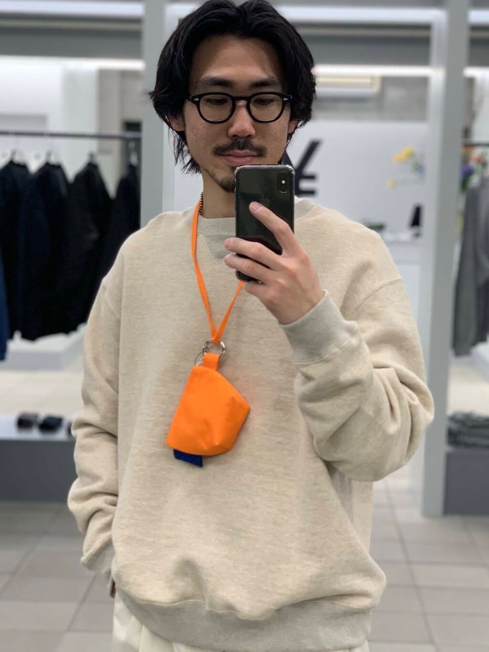 「大人カジュアル、ワイドパンツ、vans、オーバーサイズ、スウェット、グラミチ、春コーデ、スニーカーコーデ、リラックス、URBS、セブンバイセブン、大人リラックス、スタッフが狙う春の新作」｜「GramicciのLOWERCASE / Gramicci　TC TWILL TUCK TAPERED（その他パンツ、ホワイト系）」を使った、KUROKAWA DAIKIさん（メンズ・168cm）の冬コーディネートの2枚目の写真