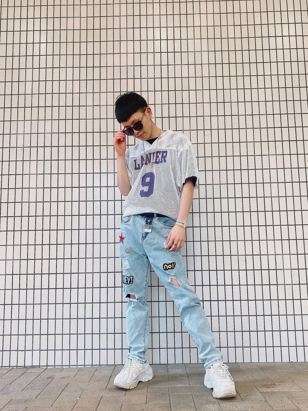 「LouisVuitton、off white、ADER error、nerdy、デニムコーデ、メガネ男子、古着MIX、デニムパンツ、フォローミー、ストリートMIX、古着コーデ、ホワイト、ストリートコーデ、ストリート」｜「NORTHENNINEのアイテム（デニムパンツ、その他）」を使った、ｼ̶ﾝ̶ﾉ̶ｽ̶ｹ̶さん（メンズ・173cm）の秋コーディネートの2枚目の写真