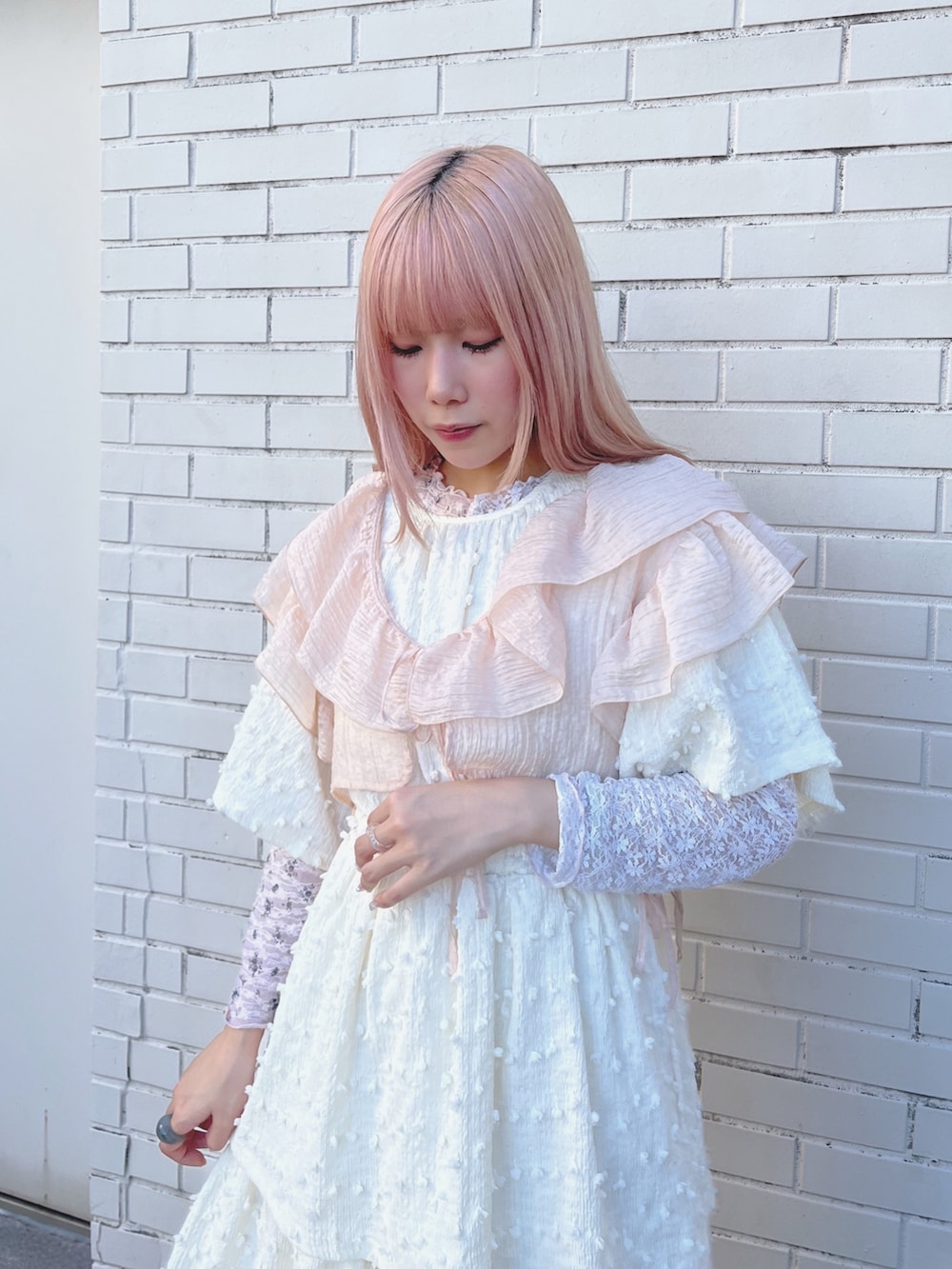 「merry jennyのレースコンビメロウTOPS（Tシャツ/カットソー、ピンク系）」を使った、tomomiさん（レディース・163cm）の夏コーディネートの4枚目の写真