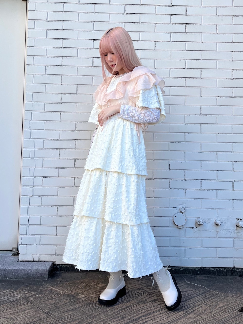 「merry jennyのレースコンビメロウTOPS（Tシャツ/カットソー、ピンク系）」を使った、tomomiさん（レディース・163cm）の夏コーディネートの2枚目の写真