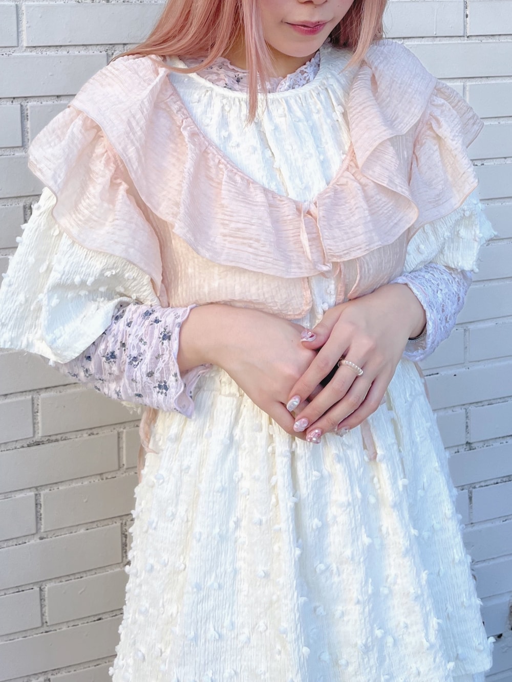 「merry jennyのレースコンビメロウTOPS（Tシャツ/カットソー、ピンク系）」を使った、tomomiさん（レディース・163cm）の夏コーディネートの5枚目の写真