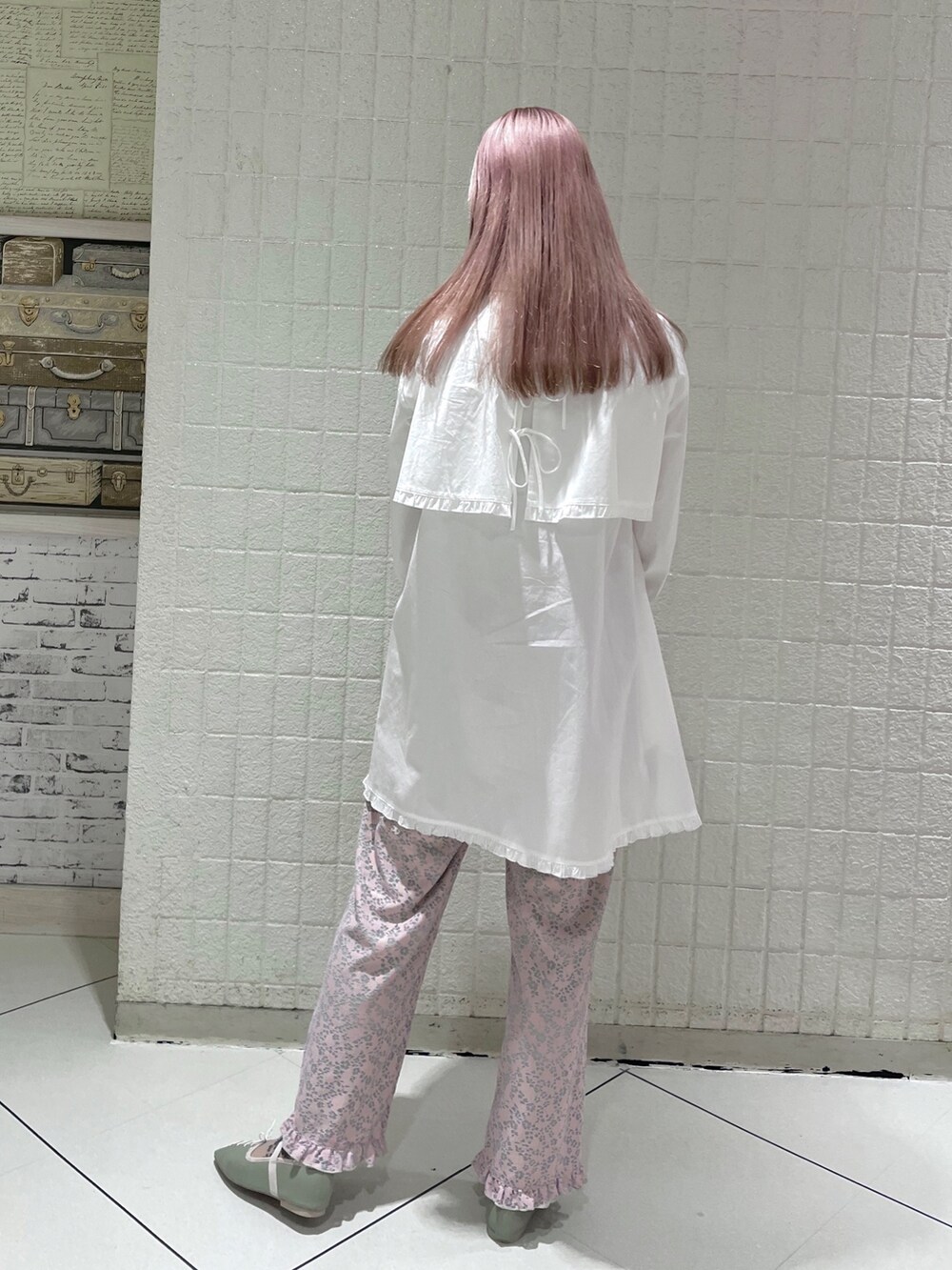 「merry jennyのフリルマウンテンパーカー（マウンテンパーカー、ホワイト系）」を使った、tomomiさん（レディース・163cm）の春コーディネートの5枚目の写真